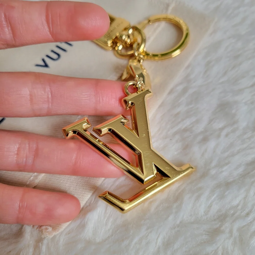 💕BEAUTIFUL 100% Authentic Louis Vuitton Keycharm Gold - Picture 2 of 5